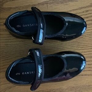 SOLD Danskin Kids Shiny Black Tap Shoes